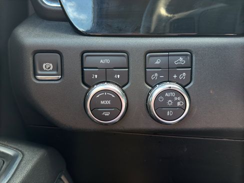 Used 2025 GMC Sierra 1500 SLT image 25