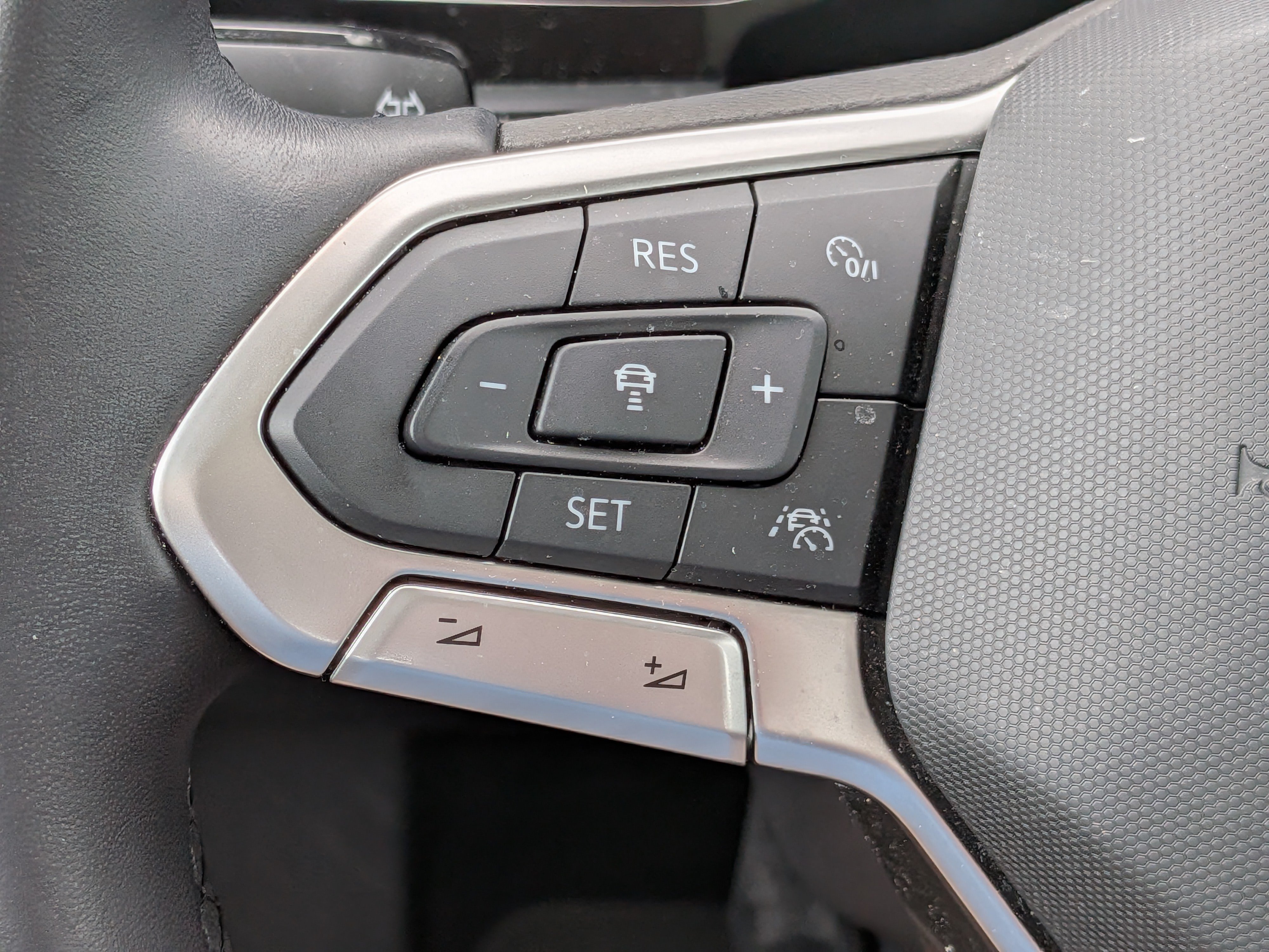 Used 2023 Volkswagen Jetta SE FWD image 25