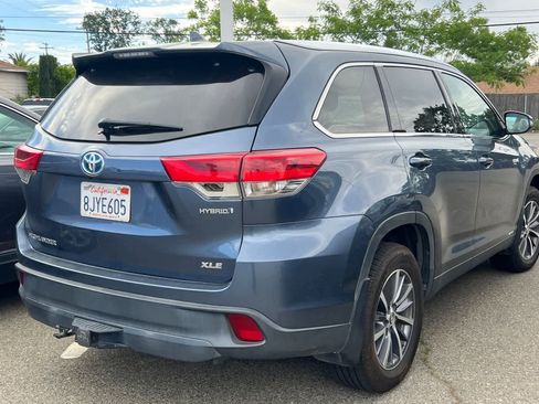 Used 2019 Toyota Highlander XLE image 4