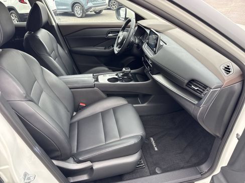 Used 2023 Nissan Rogue SV w/ SV Premium B Package FWD image 31