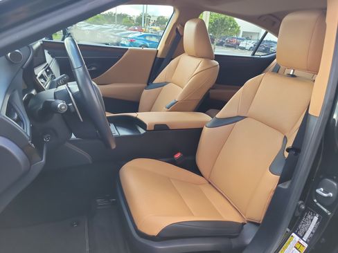 Used 2025 Lexus ES 300h w/ Premium Package FWD image 18