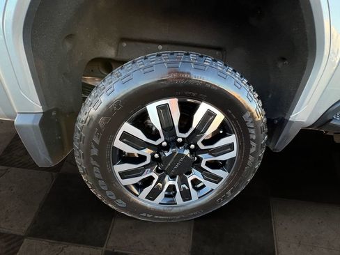 Certified 2025 GMC Sierra 2500 Denali Ultimate image 12