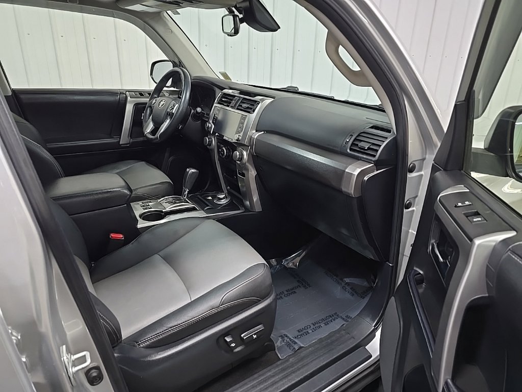 Used 2020 Toyota 4Runner SR5 Premium w/ Moonroof Package AWD/4WD image 16