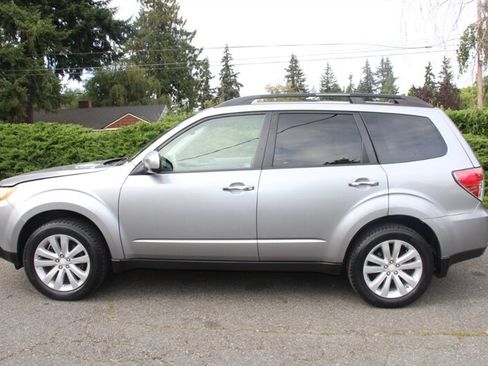 Used 2011 Subaru Forester 2.5X Limited AWD/4WD image 14