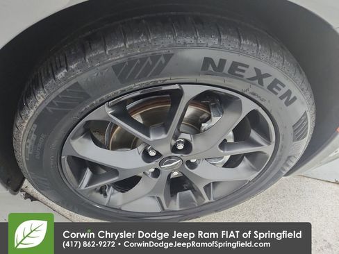 Used 2025 Chrysler Pacifica Limited FWD image 36