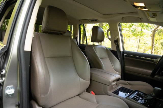 Used 2020 Lexus GX 460 Luxury w/ Luxury Sport Package AWD/4WD image 19