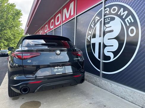 Used 2023 Alfa Romeo Stelvio Veloce AWD/4WD image 12
