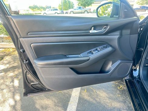 Used 2024 Nissan Altima 2.5 SV image 20