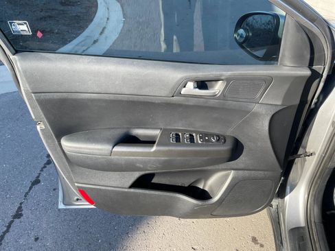 Used 2021 Kia Sportage LX image 16