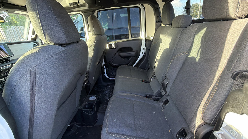 Used 2024 Jeep Gladiator Sport AWD/4WD image 13