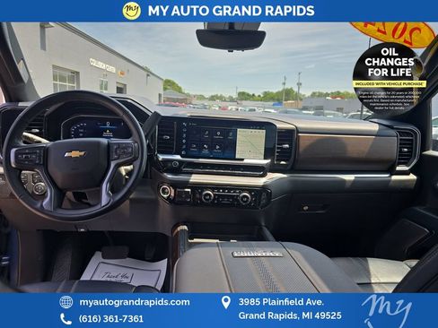 Used 2024 Chevrolet Silverado 3500 High Country w/ Technology Package AWD/4WD image 9