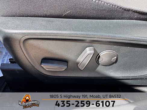 Used 2022 Ford Escape SE w/ SE Sport Appearance Package image 19