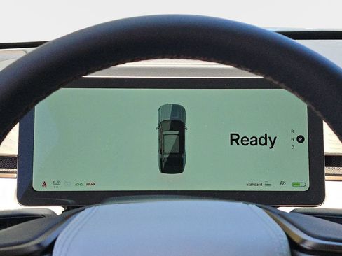 Used 2025 Rivian R1S Premium AWD/4WD image 26
