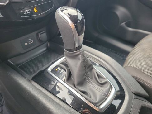 Used 2019 Nissan Rogue Sport SV image 32