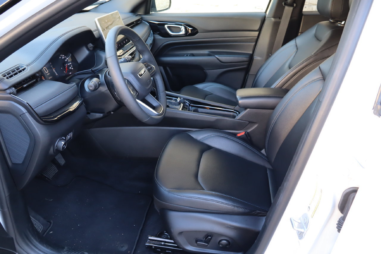 Used 2026 Jeep Compass Limited AWD/4WD image 15