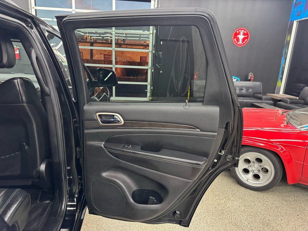 Used 2017 Jeep Grand Cherokee Overland AWD/4WD image 16