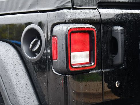 Used 2021 Jeep Wrangler Sport AWD/4WD image 33