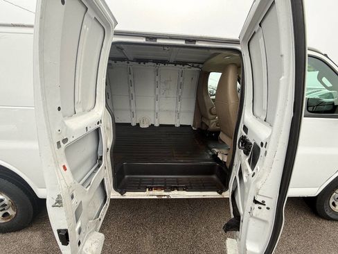 Used 2016 Chevrolet Express 2500 Extended image 9