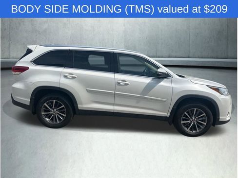 Used 2019 Toyota Highlander XLE AWD/4WD image 6
