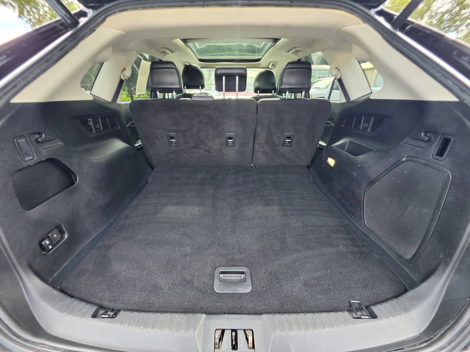Used 2018 Ford Edge Titanium w/ Equipment Group 301A FWD image 17