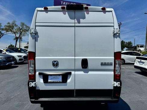 Used 2026 RAM ProMaster 2500 w/ Convenience Group FWD image 4