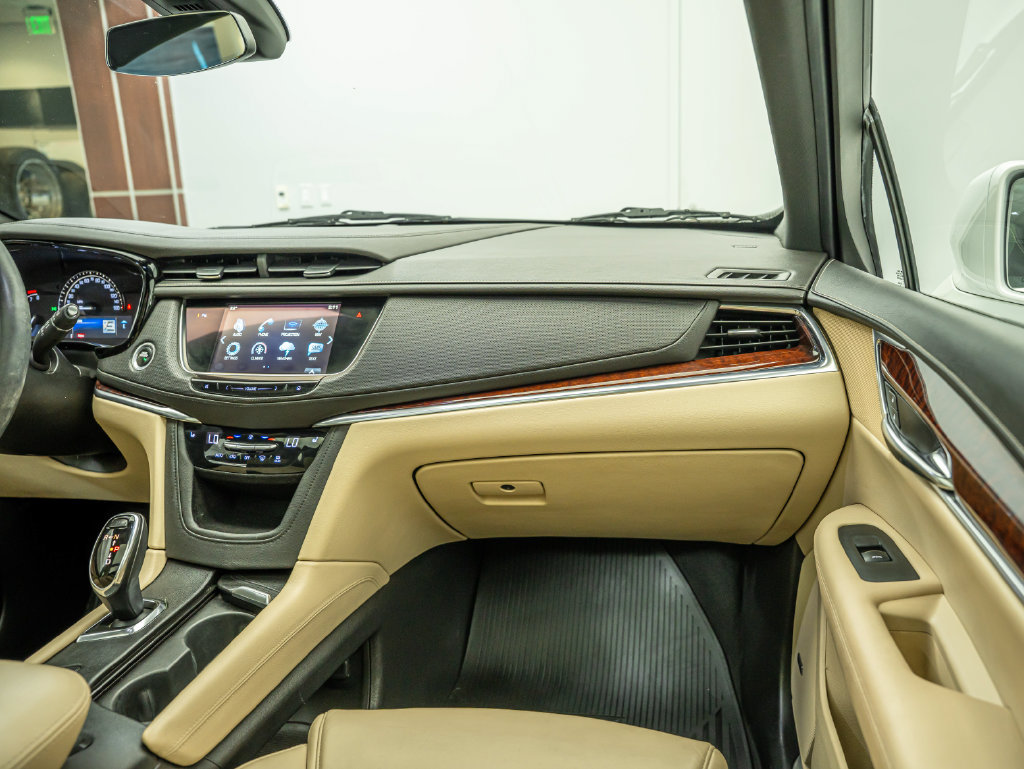 Used 2017 Cadillac XT5 Luxury w/ Driver Awareness Package FWD image 47