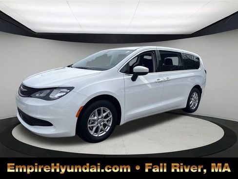 Used 2022 Chrysler Voyager LX FWD image 1