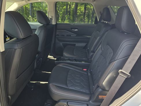 New 2026 Nissan Pathfinder Platinum AWD/4WD image 11