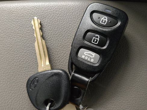 Used 2019 Hyundai Elantra SE FWD image 32