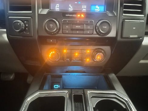Used 2018 Ford F150 XL w/ Equipment Group 101A Mid AWD/4WD image 19