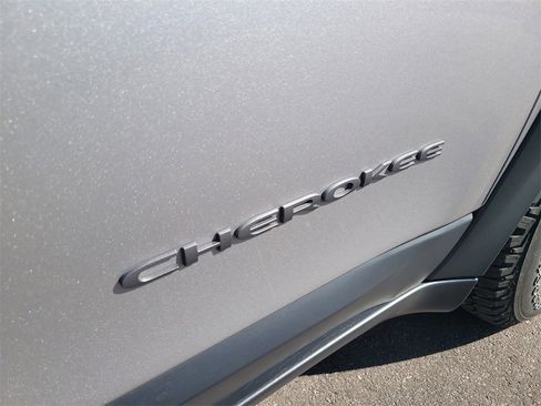 Used 2022 Jeep Cherokee Trailhawk w/ Sun, Sound & Nav Group image 6