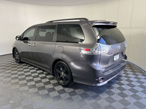Used 2015 Toyota Sienna SE FWD image 6