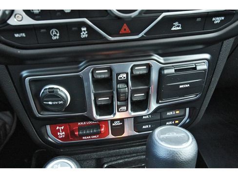 Used 2022 Jeep Gladiator Mojave w/ Cold Weather Group AWD/4WD image 28