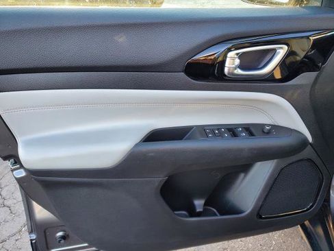 Used 2022 Jeep Compass Limited image 19