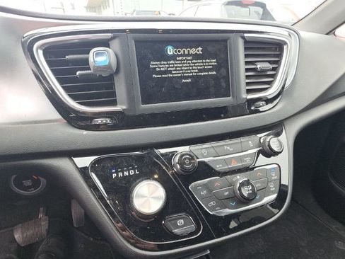 Used 2019 Chrysler Pacifica Touring Plus w/ S Appearance Package image 9