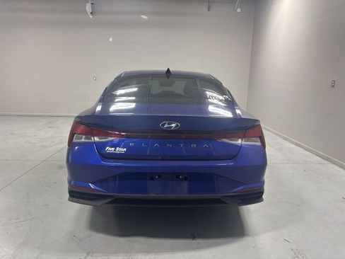 Used 2023 Hyundai Elantra SEL w/ Preferred Accessory Package image 7