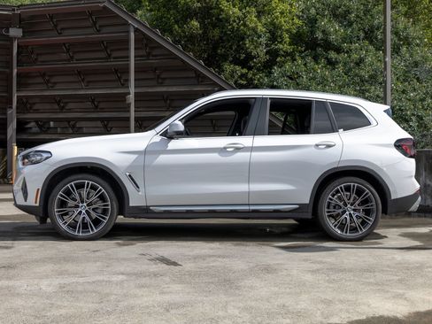 Used 2023 BMW X3 xDrive30i w/ Premium Package w/ZPA AWD/4WD image 2