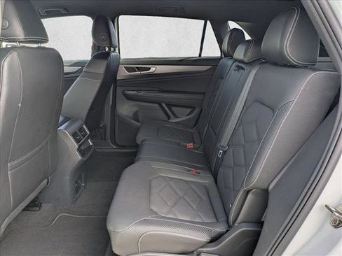 Used 2024 Volkswagen Atlas Cross Sport SE FWD image 17
