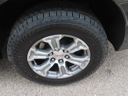 Used 2024 GMC Yukon SLE AWD/4WD image 15