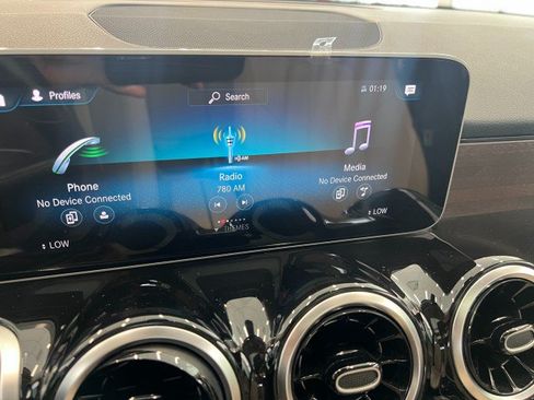 Used 2020 Mercedes-Benz GLB 250 4MATIC image 18