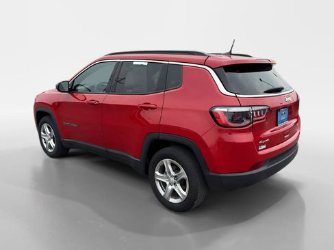 Used 2024 Jeep Compass Latitude AWD/4WD image 3