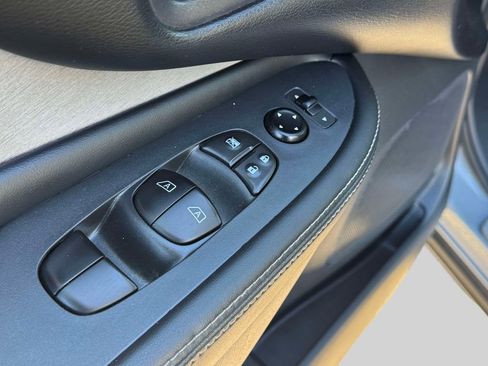 Used 2024 Nissan Murano SV w/ SV Midnight Edition Package image 17