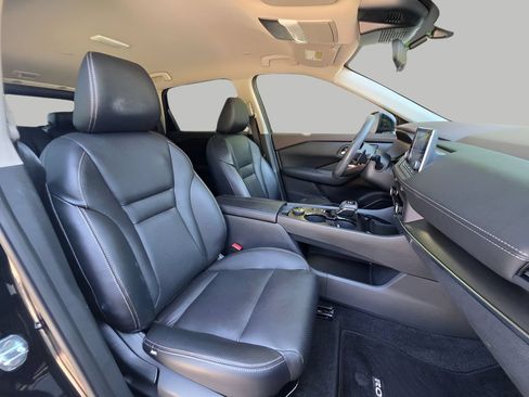 Used 2023 Nissan Rogue SV AWD/4WD image 10