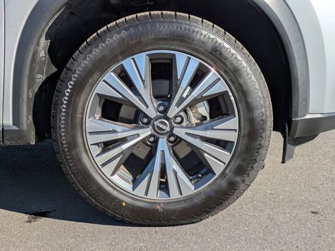 Used 2023 Nissan Rogue SV image 12