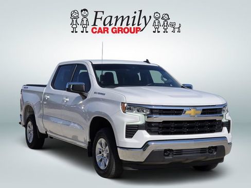 Used 2023 Chevrolet Silverado 1500 LT AWD/4WD image 2