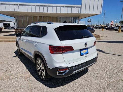 Used 2024 Volkswagen Taos SE FWD image 6