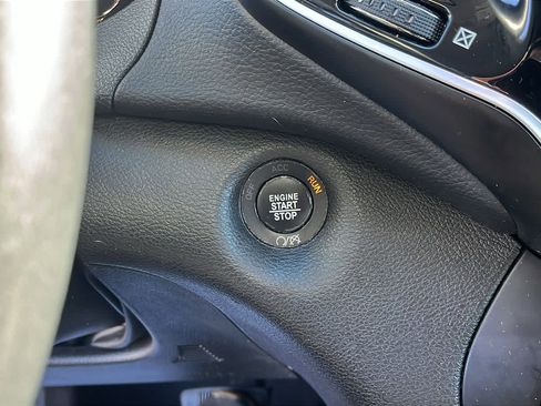 Used 2019 Jeep Cherokee Limited image 22