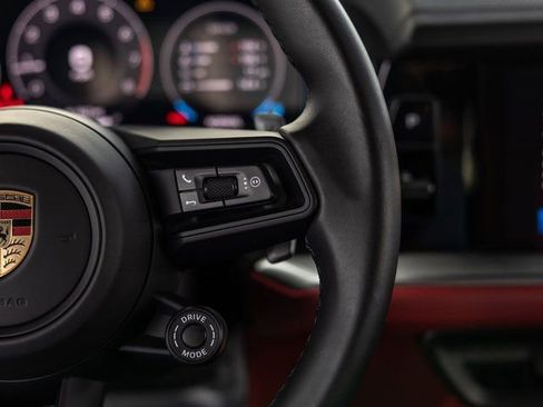 Certified 2025 Porsche Cayenne Coupe AWD/4WD image 44