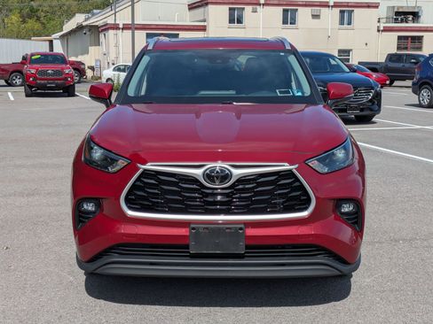 Used 2022 Toyota Highlander XLE image 15