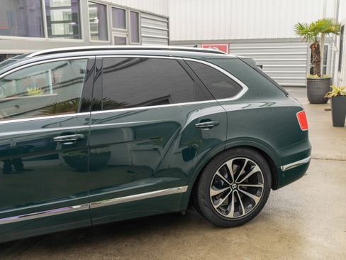 Used 2017 Bentley Bentayga image 5